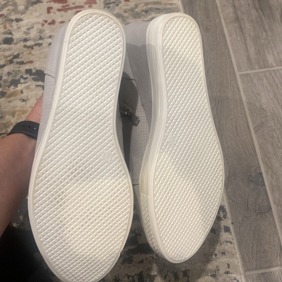 Brand new Vici wedge sneakers. Size 8.5 - Picture 4 of 5